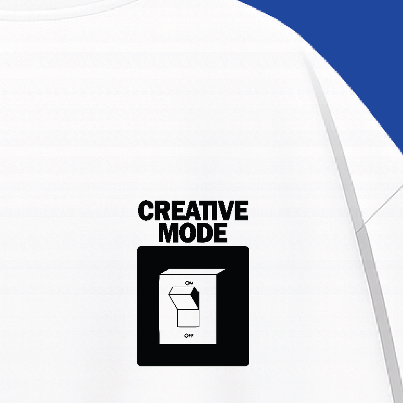نمای نزدیک طرح تیشرت سفید طرح نوشته Creative Mode