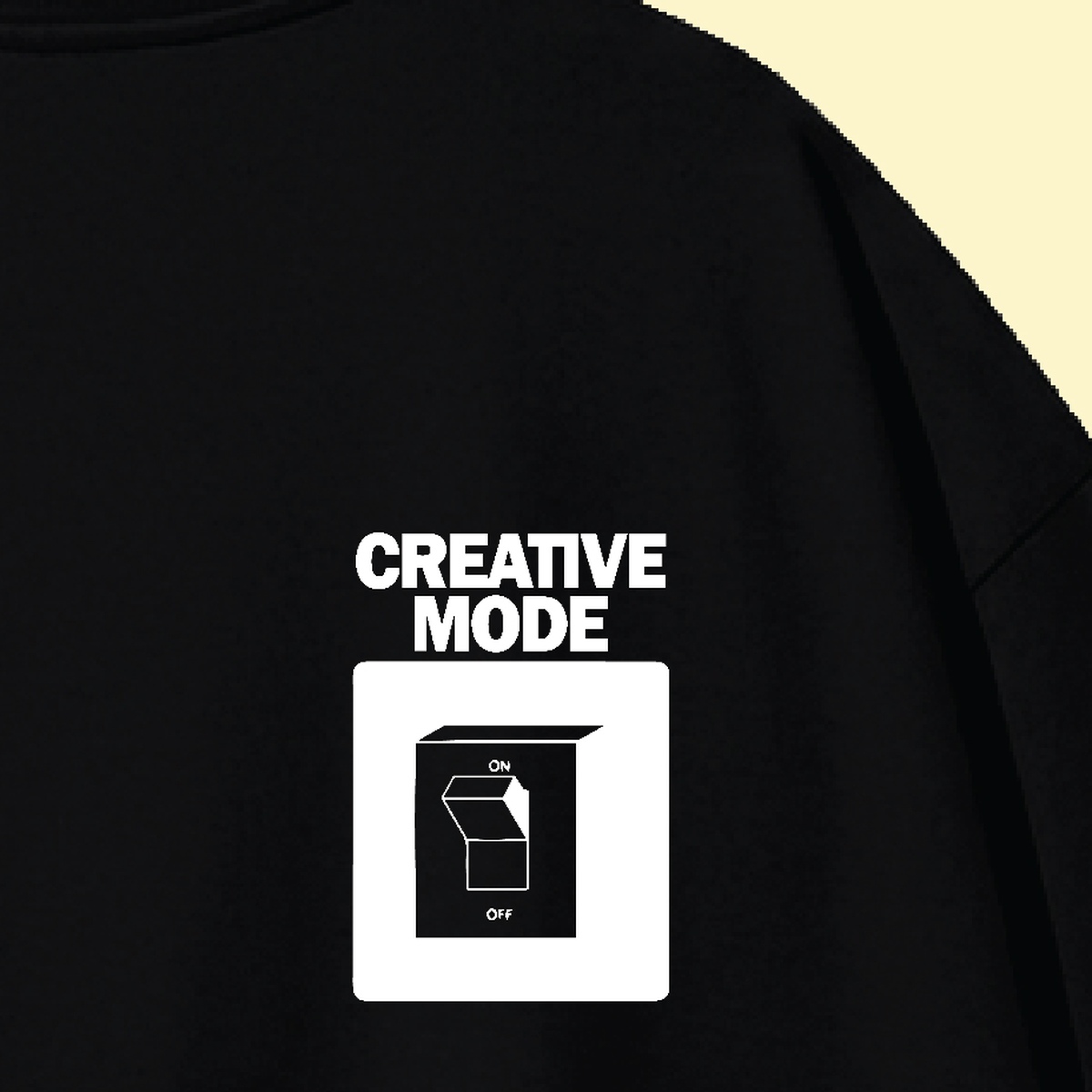 نمای نزدیک طرح تیشرت مشکی طرح نوشته Creative mode