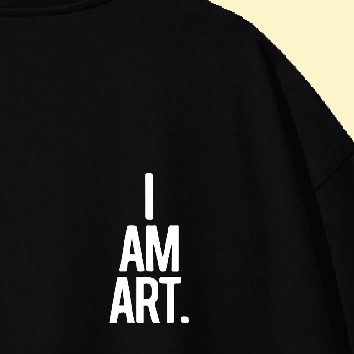 نمای نزدیک طرح تیشرت مشکی طرح نوشته I am art